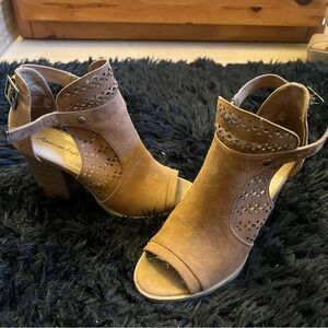 American Eagle Outfitters Tan Suede Cutout Peep-Toe Block Heel Sandals